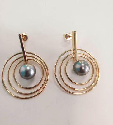 BOUCLES D'OREILLES plaqué or 3 anneaux + perles de Tahiti