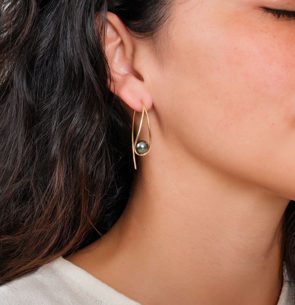 Boucles d'oreilles tige goutte et perle de Tahiti