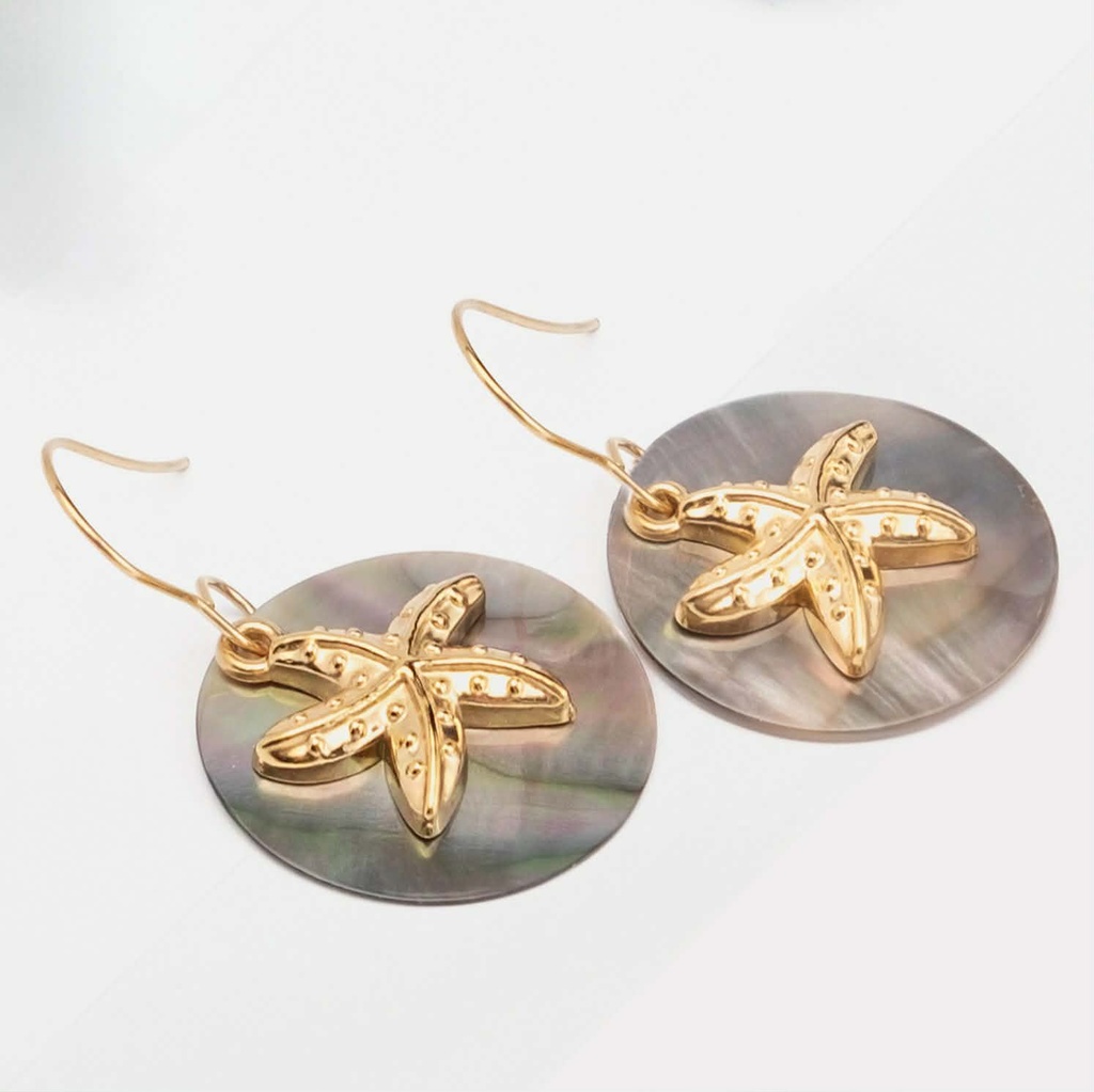 BOUCLES D OREILLES NACRE RONDE ET ETOILE DE MER - ACIER DORE