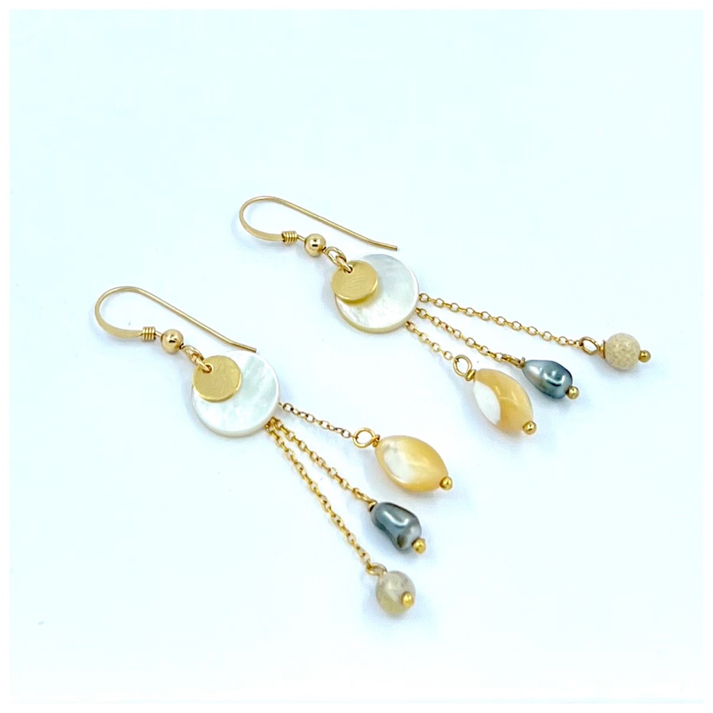 Boucles d'oreilles beige pompon